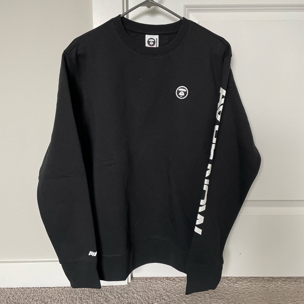 BRAND NEW WITH TAGS BLACK AAPE CREWNECK. MENS XL
